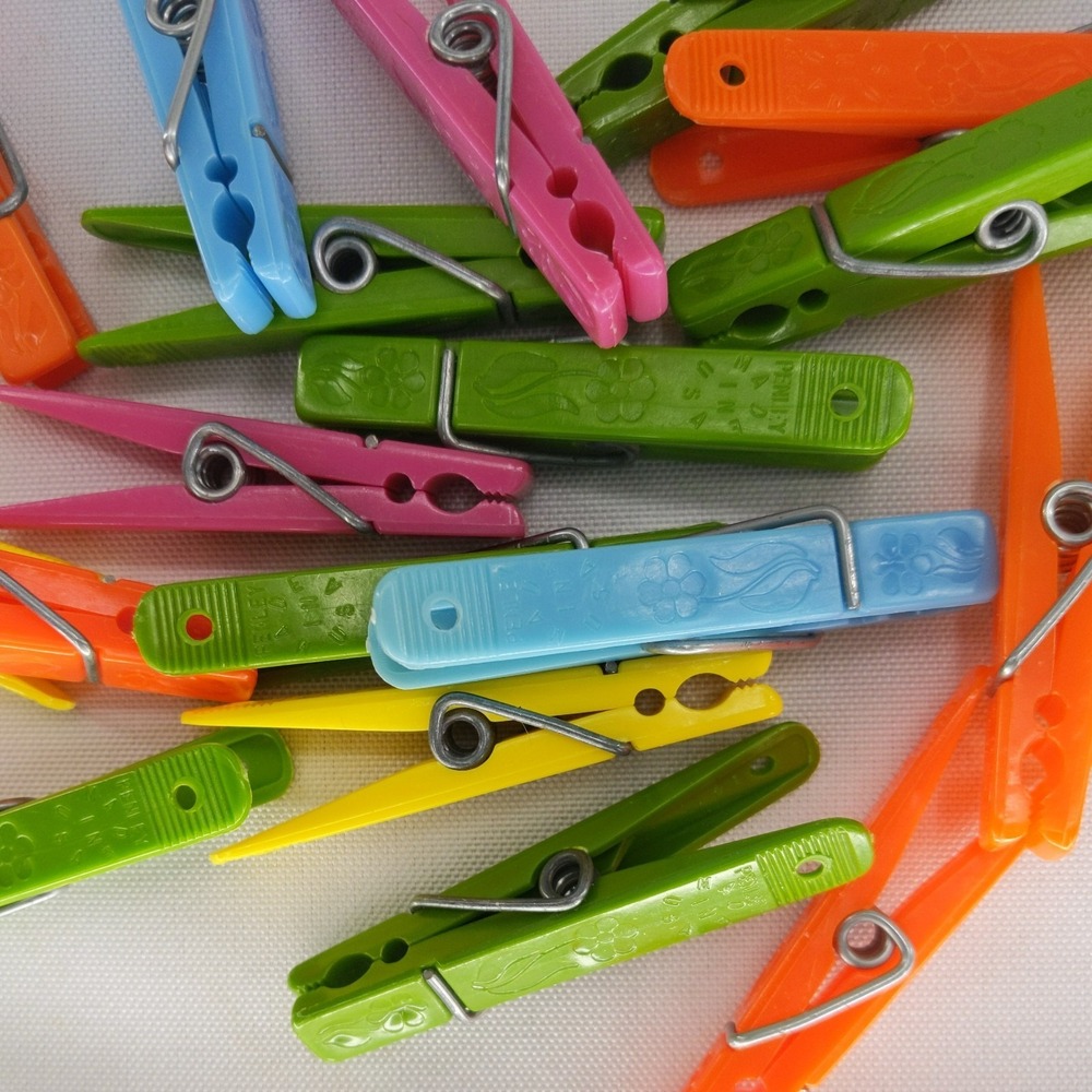 VTG 1970s Penley Flower Plastic Clothespins 20pcs Orange Green Yellow Blue Red